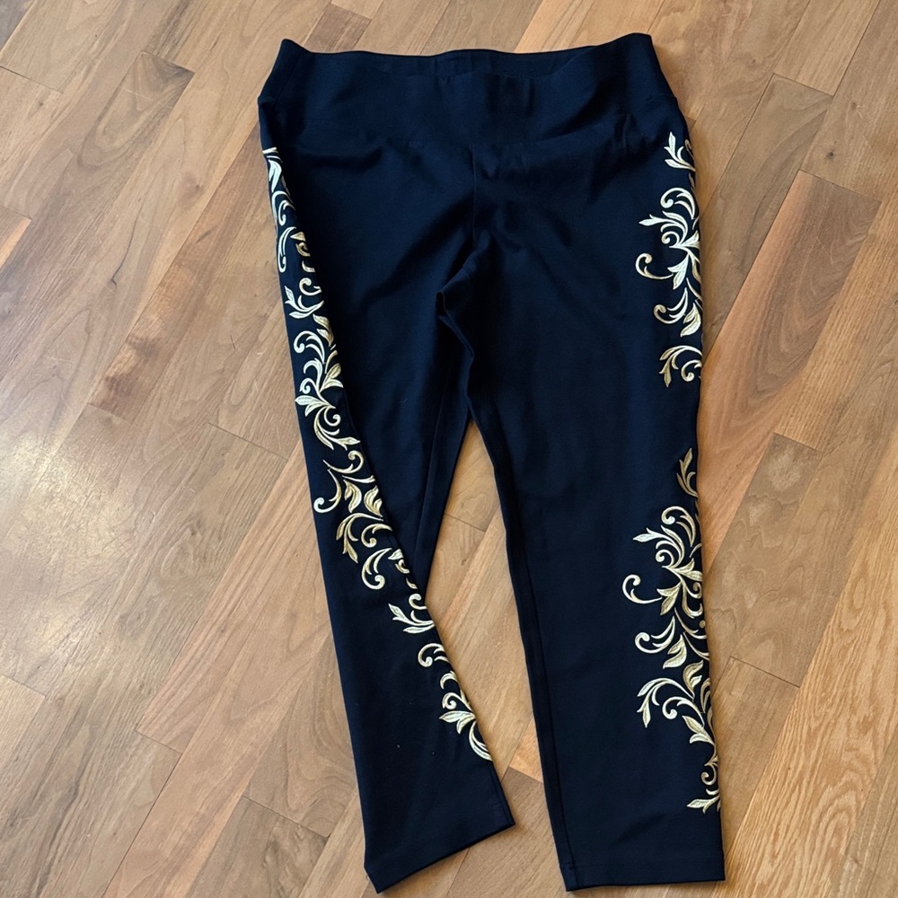 NWOT stylish INC International Concepts Black and Gold Leggings